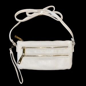 Excellent condition SafeKeeper crossbody w/ wristlet strap. Zipper pocket